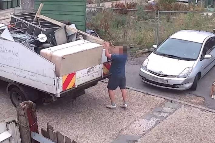 Image: Flytip two